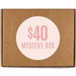 Mistery Box 🎁  —- 4 pairs of shoes 👠 for $40